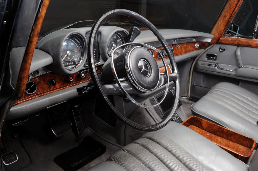 Mercedes-Benz 600 Pullman Limousine 1973 года  (фото 15 из 18)